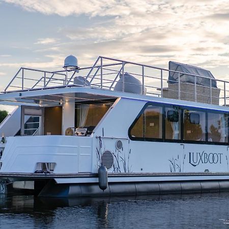 Lieblingsplatz Parey - Schwimmendes Living Luxboot Hotell Exteriör bild